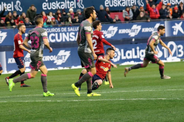 Imágenes del partido Osasuna-Cádiz disputado en El Sadar.