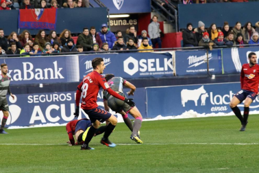 Imágenes del partido Osasuna-Cádiz disputado en El Sadar.