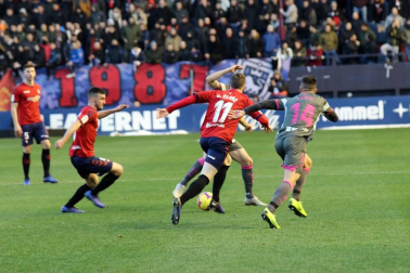 Imágenes del partido Osasuna-Cádiz disputado en El Sadar.