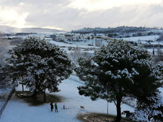 La borrasca 'Helena' cubre de nieve Pamplona y buena parte de Navarra