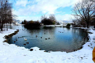 La borrasca 'Helena' cubre de nieve Pamplona y buena parte de Navarra