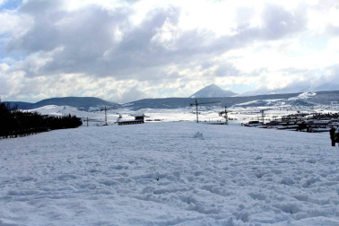 La borrasca 'Helena' cubre de nieve Pamplona y buena parte de Navarra