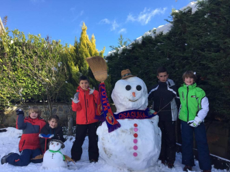 La borrasca 'Helena' cubre de nieve Pamplona y buena parte de Navarra