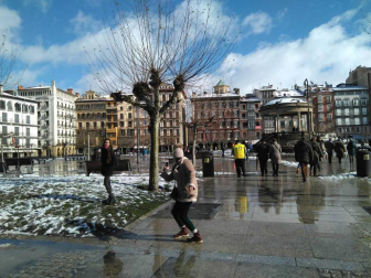La borrasca 'Helena' cubre de nieve Pamplona y buena parte de Navarra