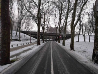 La borrasca 'Helena' cubre de nieve Pamplona y buena parte de Navarra