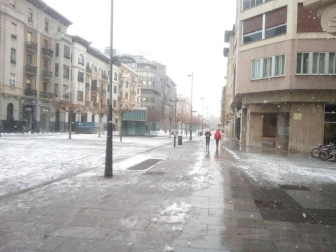 La borrasca 'Helena' cubre de nieve Pamplona y buena parte de Navarra