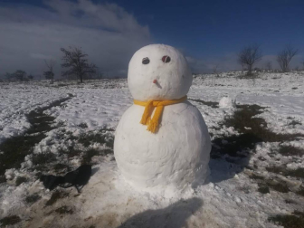 La borrasca 'Helena' cubre de nieve Pamplona y buena parte de Navarra