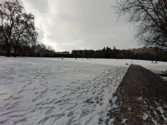 La borrasca 'Helena' cubre de nieve Pamplona y buena parte de Navarra