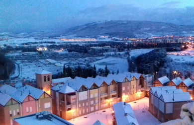 La borrasca 'Helena' cubre de nieve Pamplona y buena parte de Navarra