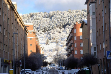 La borrasca 'Helena' cubre de nieve Pamplona y buena parte de Navarra