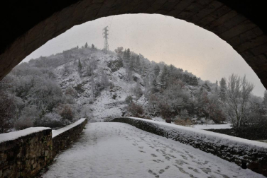 La borrasca 'Helena' cubre de nieve Pamplona y buena parte de Navarra