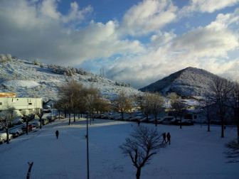 La borrasca 'Helena' cubre de nieve Pamplona y buena parte de Navarra