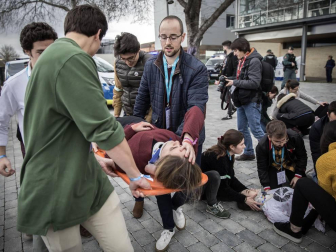 Alumnos de la facultad participaron en el descarrilamiento de un tren con más de 50 'heridos'.