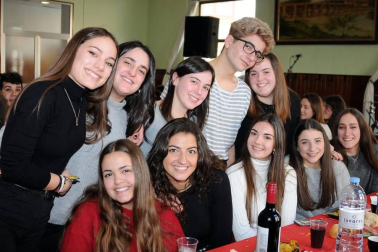 El Casino La Peña de Lodosa acogió, el sábado 2 de febrero, la tradicional comida popular por San Blas, que reunió a cuadrillas de amigos alrededor de la mesa. Un día antes, las fiestas habían comenzado a lo grande con el concierto ofrecido por el grupo Los Secretos. Un espectáculo infantil cerró la programación el domingo día 3.