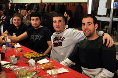 El Casino La Peña de Lodosa acogió, el sábado 2 de febrero, la tradicional comida popular por San Blas, que reunió a cuadrillas de amigos alrededor de la mesa. Un día antes, las fiestas habían comenzado a lo grande con el concierto ofrecido por el grupo Los Secretos. Un espectáculo infantil cerró la programación el domingo día 3.