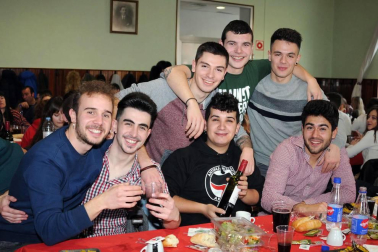 El Casino La Peña de Lodosa acogió, el sábado 2 de febrero, la tradicional comida popular por San Blas, que reunió a cuadrillas de amigos alrededor de la mesa. Un día antes, las fiestas habían comenzado a lo grande con el concierto ofrecido por el grupo Los Secretos. Un espectáculo infantil cerró la programación el domingo día 3.