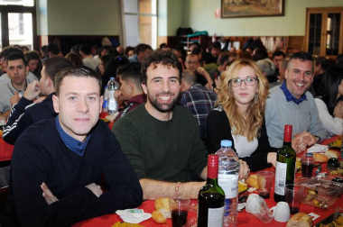 El Casino La Peña de Lodosa acogió, el sábado 2 de febrero, la tradicional comida popular por San Blas, que reunió a cuadrillas de amigos alrededor de la mesa. Un día antes, las fiestas habían comenzado a lo grande con el concierto ofrecido por el grupo Los Secretos. Un espectáculo infantil cerró la programación el domingo día 3.