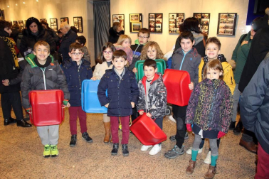 El Auditorio de Barañáin acogió el domingo 3 de febrero el Festival de Magia de Navarra, que cumplió su sexta edición y subió al escenario a tres ilusionistas: Iurgi, Sergio y Sueskun. Una tarde llena de sorpresas y números humorísticos apta para todas las edades a la que acudió un numeroso público.