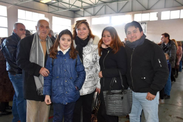 Los vecinos de Milagro celebraron las fiestas en honor a San Blas el pasado fin de semana. Una de las actividades que más personas congregó fue el aperitivo popular que se celebró la mañana del domingo 3 de febrero en el antiguo polideportivo y que reunió a quintos, cuadrillas y familias en un inmejorable ambiente.