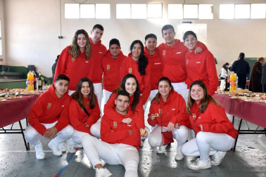 Los vecinos de Milagro celebraron las fiestas en honor a San Blas el pasado fin de semana. Una de las actividades que más personas congregó fue el aperitivo popular que se celebró la mañana del domingo 3 de febrero en el antiguo polideportivo y que reunió a quintos, cuadrillas y familias en un inmejorable ambiente.