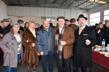Los vecinos de Milagro celebraron las fiestas en honor a San Blas el pasado fin de semana. Una de las actividades que más personas congregó fue el aperitivo popular que se celebró la mañana del domingo 3 de febrero en el antiguo polideportivo y que reunió a quintos, cuadrillas y familias en un inmejorable ambiente.