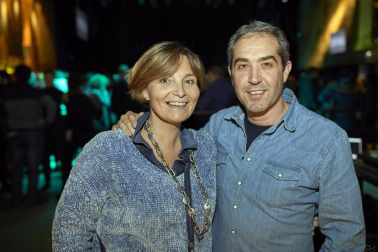 Noche Sabinera es un gran show nacido en 2006 en el que Pancho Varona y Antonio García de Diego -coautores junto a Joaquín Sabina de más de cien canciones del repertorio del genial cantauror- suben al escenario cuando este descansa de sus giras. A la banda se ha sumado también Mara Barros, corista de Sabina. Este grupo subió al escenario de la sala Zentral el 1 de febrero para regocijo de los fans del cantante.
