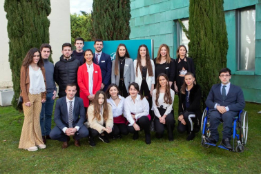 El pasado 1 de febrero tuvo lugar el acto de presentaciones de la XVII Semana de Empresa que Foro Europeo Escuela de Negocios de Navarra organiza anualmente y en la que participan los alumnos de Grado Superior. El objetivo es acercar la realidad empresarial a los alumnos, de manera práctica y lúdica, acorde a la metodología de la Escuela. En esta edición, y organizados por grupos, los estudiantes presentaron el Centro Comercial La Morea, el Hotel Alma Pamplona, Disnapin, Diario de Navarra y el Circuito de Navarra.