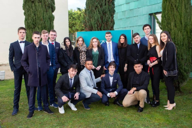 El pasado 1 de febrero tuvo lugar el acto de presentaciones de la XVII Semana de Empresa que Foro Europeo Escuela de Negocios de Navarra organiza anualmente y en la que participan los alumnos de Grado Superior. El objetivo es acercar la realidad empresarial a los alumnos, de manera práctica y lúdica, acorde a la metodología de la Escuela. En esta edición, y organizados por grupos, los estudiantes presentaron el Centro Comercial La Morea, el Hotel Alma Pamplona, Disnapin, Diario de Navarra y el Circuito de Navarra.