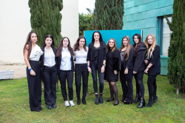 El pasado 1 de febrero tuvo lugar el acto de presentaciones de la XVII Semana de Empresa que Foro Europeo Escuela de Negocios de Navarra organiza anualmente y en la que participan los alumnos de Grado Superior. El objetivo es acercar la realidad empresarial a los alumnos, de manera práctica y lúdica, acorde a la metodología de la Escuela. En esta edición, y organizados por grupos, los estudiantes presentaron el Centro Comercial La Morea, el Hotel Alma Pamplona, Disnapin, Diario de Navarra y el Circuito de Navarra.