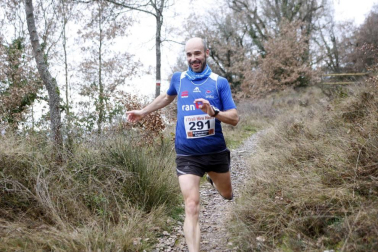 Ion Sola y Vanesa Pacha ganan el campeonato de la Federación Navarra de Atletismo en el I Trail Hiru Herri
