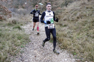 Ion Sola y Vanesa Pacha ganan el campeonato de la Federación Navarra de Atletismo en el I Trail Hiru Herri