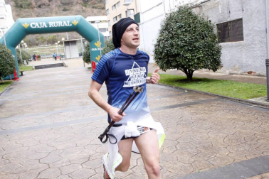 Ion Sola y Vanesa Pacha ganan el campeonato de la Federación Navarra de Atletismo en el I Trail Hiru Herri