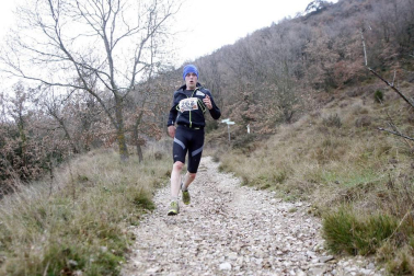Ion Sola y Vanesa Pacha ganan el campeonato de la Federación Navarra de Atletismo en el I Trail Hiru Herri