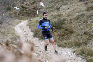 Ion Sola y Vanesa Pacha ganan el campeonato de la Federación Navarra de Atletismo en el I Trail Hiru Herri