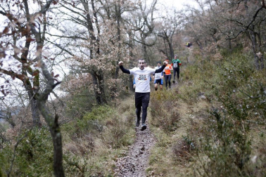 Ion Sola y Vanesa Pacha ganan el campeonato de la Federación Navarra de Atletismo en el I Trail Hiru Herri
