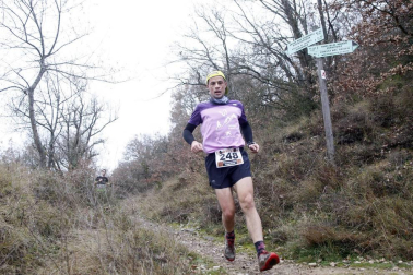 Ion Sola y Vanesa Pacha ganan el campeonato de la Federación Navarra de Atletismo en el I Trail Hiru Herri