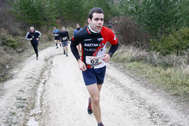 Ion Sola y Vanesa Pacha ganan el campeonato de la Federación Navarra de Atletismo en el I Trail Hiru Herri