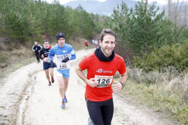 Ion Sola y Vanesa Pacha ganan el campeonato de la Federación Navarra de Atletismo en el I Trail Hiru Herri