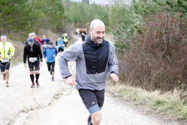 Ion Sola y Vanesa Pacha ganan el campeonato de la Federación Navarra de Atletismo en el I Trail Hiru Herri