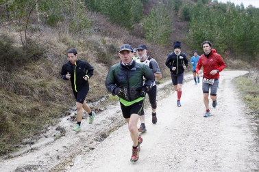 Ion Sola y Vanesa Pacha ganan el campeonato de la Federación Navarra de Atletismo en el I Trail Hiru Herri