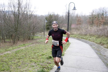 Ion Sola y Vanesa Pacha ganan el campeonato de la Federación Navarra de Atletismo en el I Trail Hiru Herri