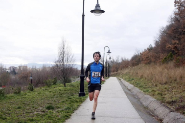 Ion Sola y Vanesa Pacha ganan el campeonato de la Federación Navarra de Atletismo en el I Trail Hiru Herri