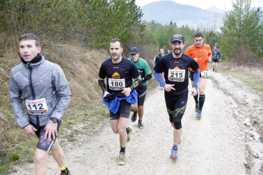 Ion Sola y Vanesa Pacha ganan el campeonato de la Federación Navarra de Atletismo en el I Trail Hiru Herri