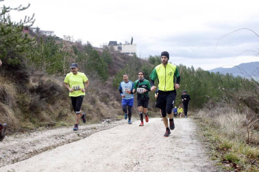 Ion Sola y Vanesa Pacha ganan el campeonato de la Federación Navarra de Atletismo en el I Trail Hiru Herri