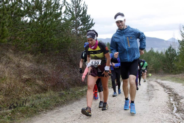Ion Sola y Vanesa Pacha ganan el campeonato de la Federación Navarra de Atletismo en el I Trail Hiru Herri
