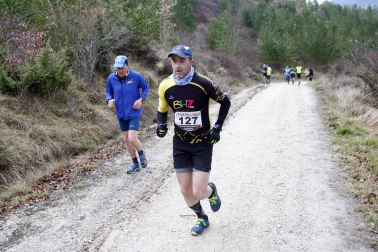 Ion Sola y Vanesa Pacha ganan el campeonato de la Federación Navarra de Atletismo en el I Trail Hiru Herri