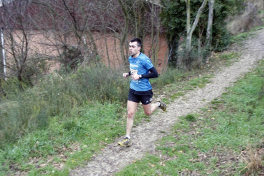 Ion Sola y Vanesa Pacha ganan el campeonato de la Federación Navarra de Atletismo en el I Trail Hiru Herri