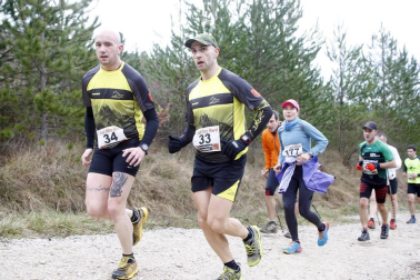 Ion Sola y Vanesa Pacha ganan el campeonato de la Federación Navarra de Atletismo en el I Trail Hiru Herri