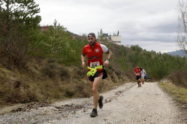 Ion Sola y Vanesa Pacha ganan el campeonato de la Federación Navarra de Atletismo en el I Trail Hiru Herri