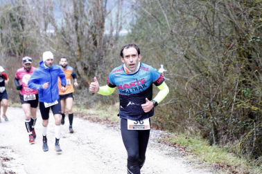 Ion Sola y Vanesa Pacha ganan el campeonato de la Federación Navarra de Atletismo en el I Trail Hiru Herri